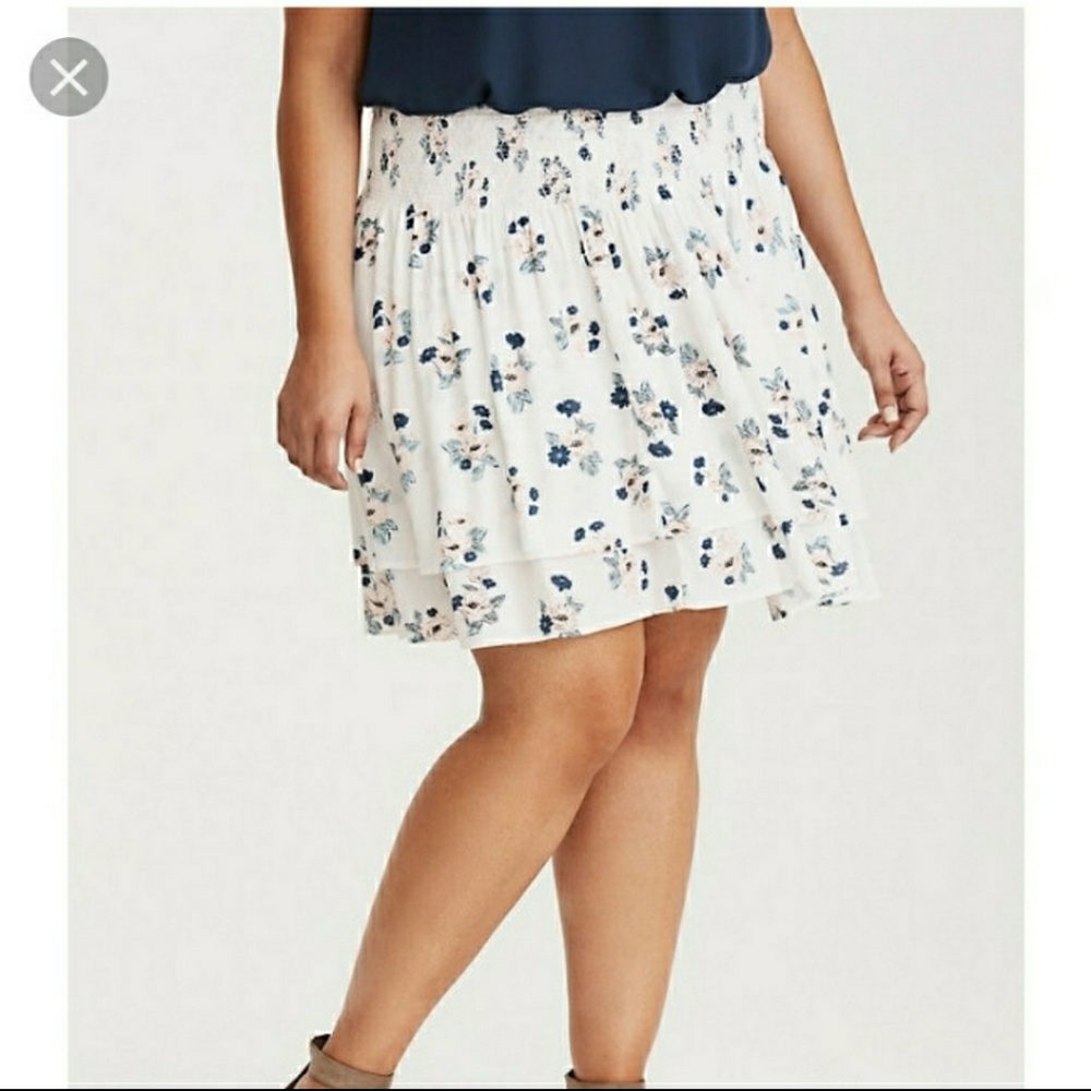 Torrid elastic waist floral white layered skirt